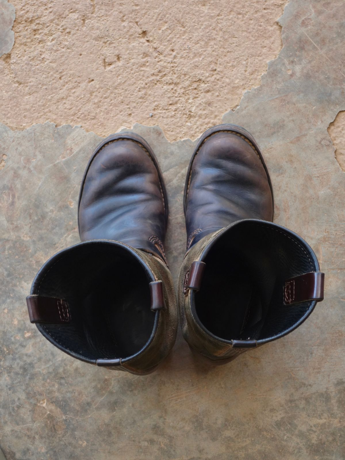 Photo by reothich on January 5, 2026 of the Wesco Morrison in Horween Black Chromexcel Horsehide & Horween Brown Chromexcel Horsehide.