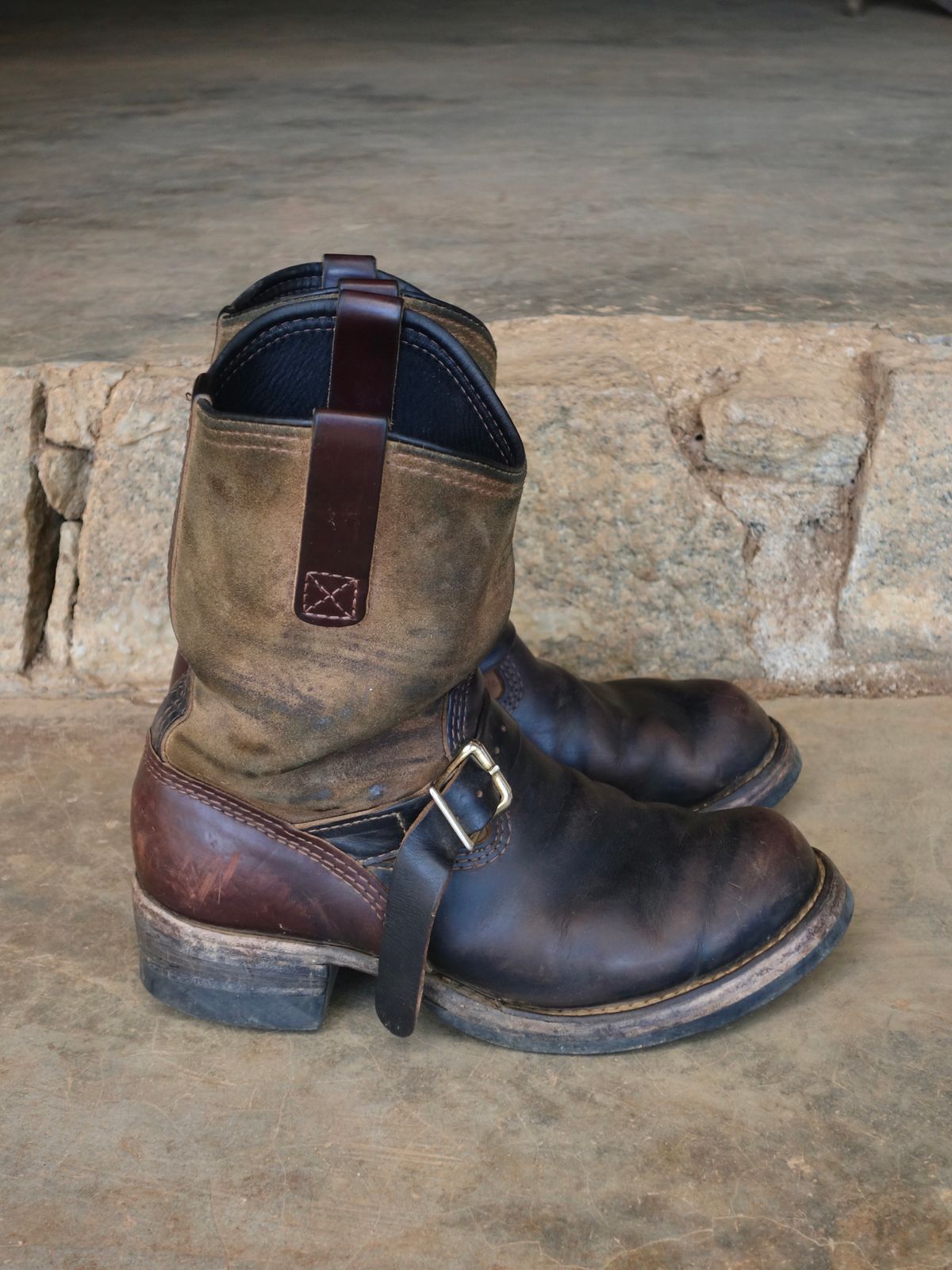Photo by reothich on January 5, 2026 of the Wesco Morrison in Horween Black Chromexcel Horsehide & Horween Brown Chromexcel Horsehide.