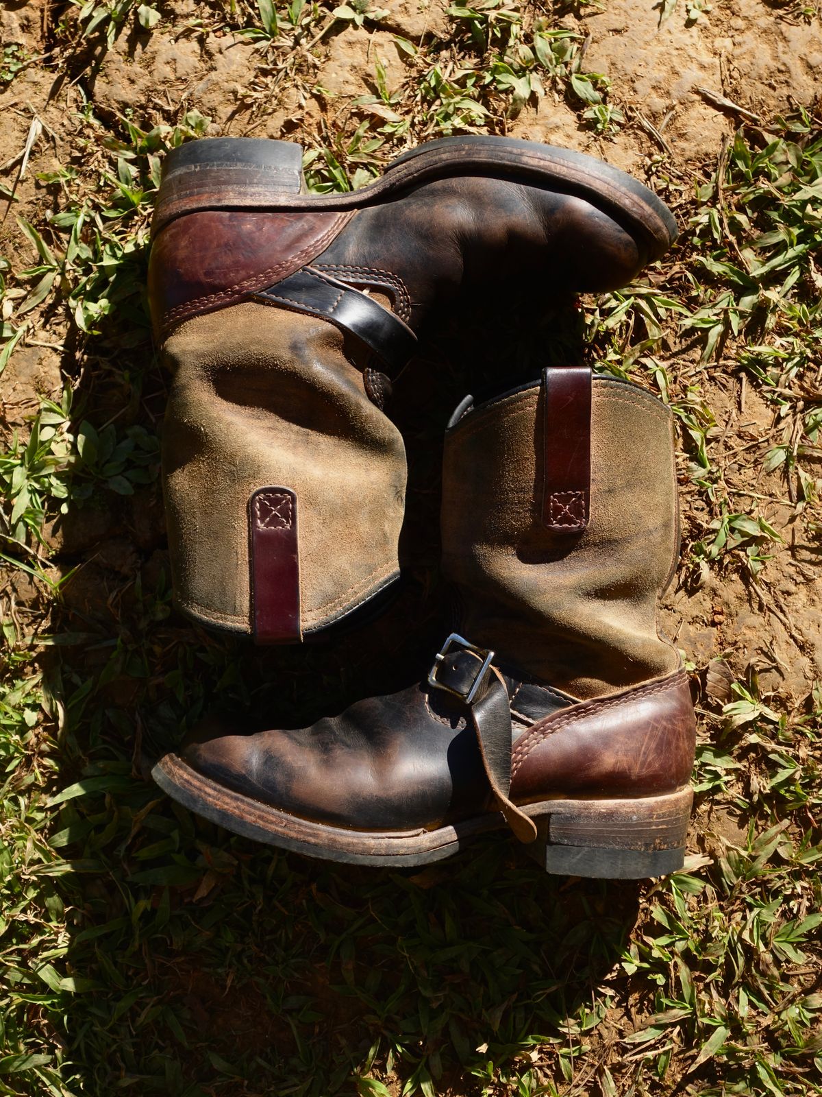 Photo by reothich on January 5, 2026 of the Wesco Morrison in Horween Black Chromexcel Horsehide & Horween Brown Chromexcel Horsehide.