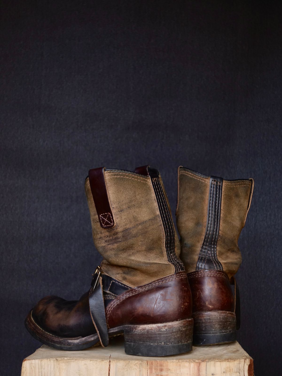 Photo by reothich on February 2, 2026 of the Wesco Morrison in Horween Black Chromexcel Horsehide & Horween Brown Chromexcel Horsehide.