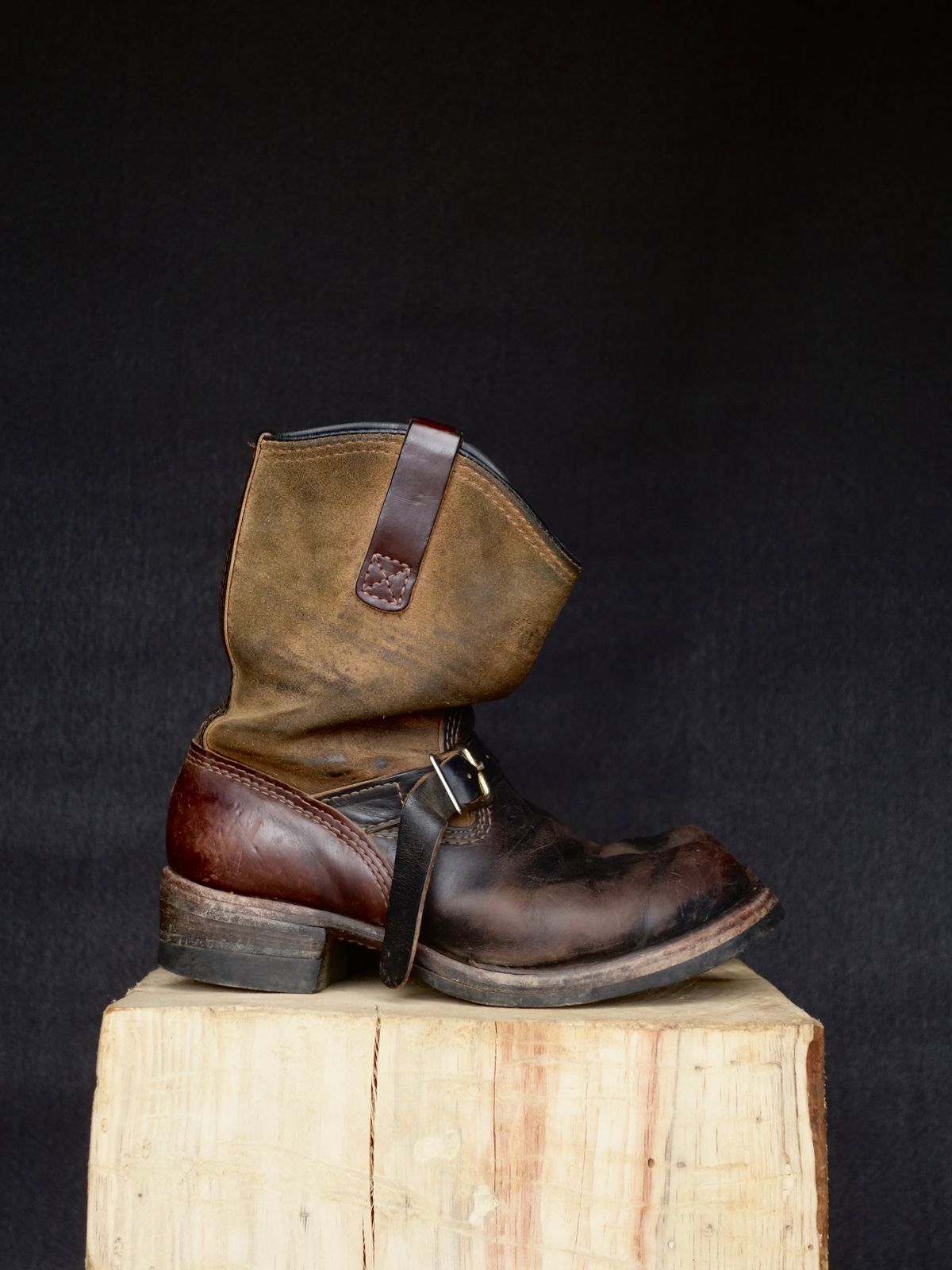 Photo by reothich on February 2, 2026 of the Wesco Morrison in Horween Black Chromexcel Horsehide & Horween Brown Chromexcel Horsehide.