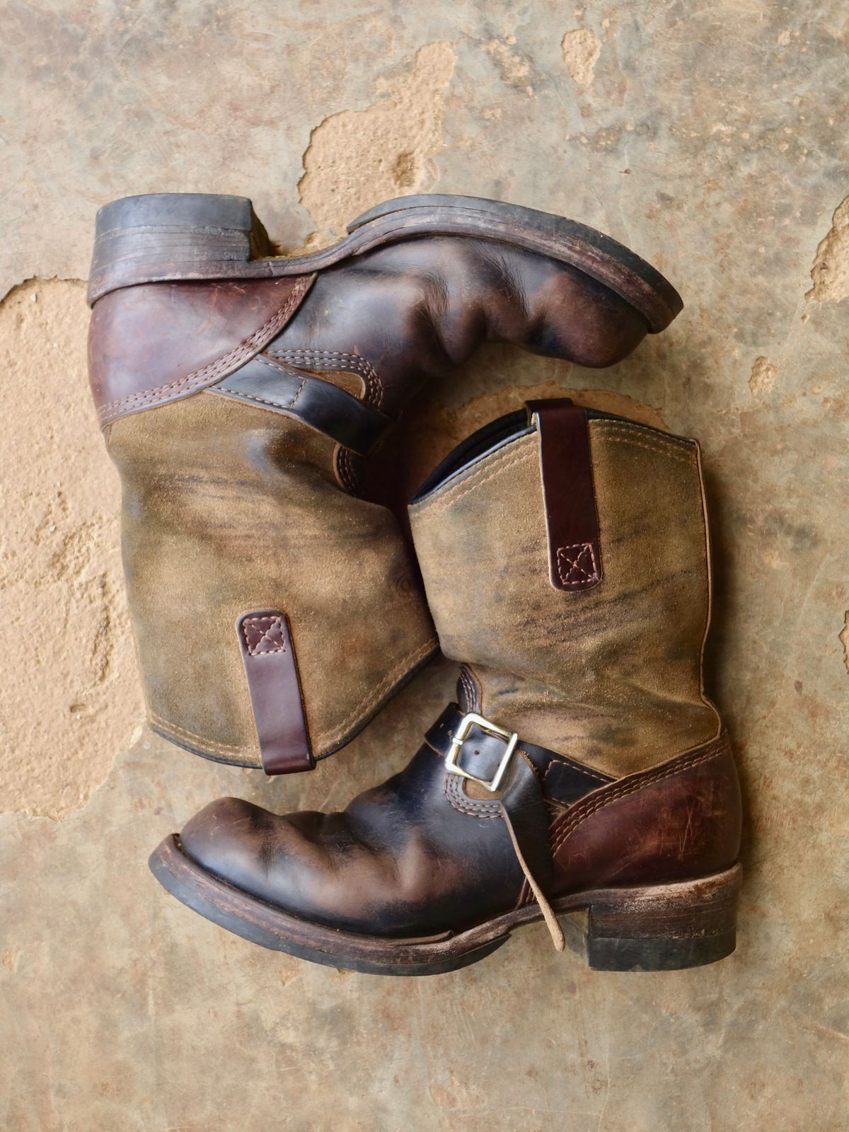 Photo by reothich on February 2, 2026 of the Wesco Morrison in Horween Black Chromexcel Horsehide & Horween Brown Chromexcel Horsehide.