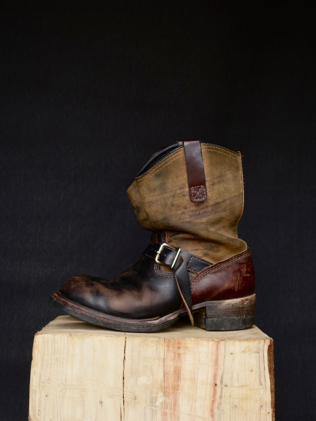 Photo by reothich on February 2, 2026 of the Wesco Morrison in Horween Black Chromexcel Horsehide & Horween Brown Chromexcel Horsehide.