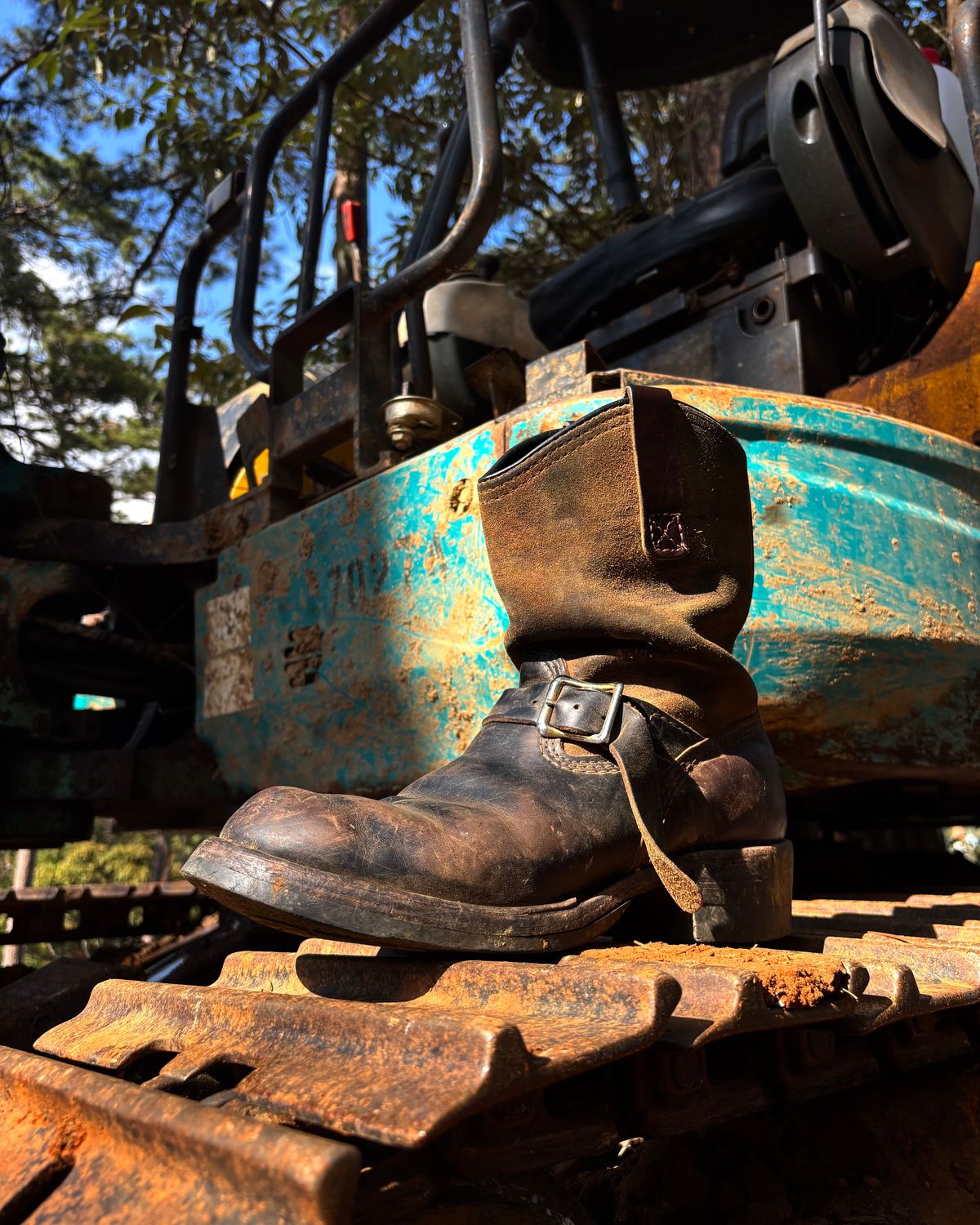 Photo by reothich on February 24, 2026 of the Wesco Morrison in Horween Black Chromexcel Horsehide & Horween Brown Chromexcel Horsehide.