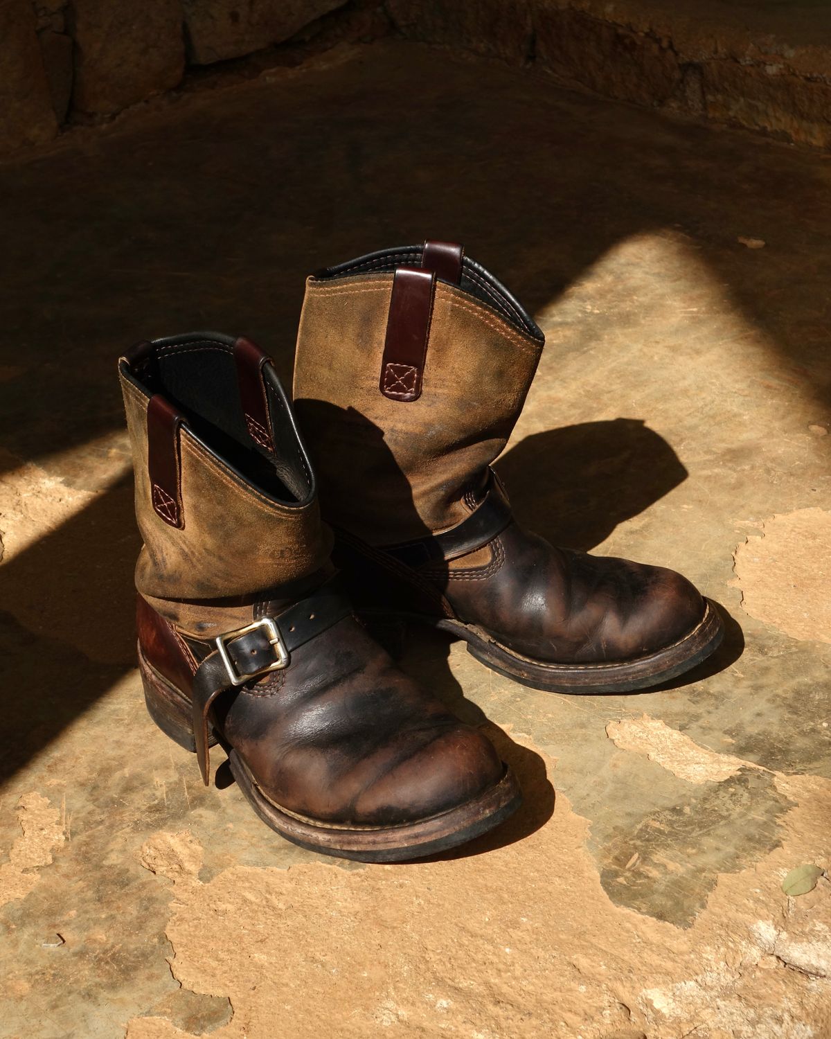 Photo by reothich on March 2, 2026 of the Wesco Morrison in Horween Black Chromexcel Horsehide & Horween Brown Chromexcel Horsehide.