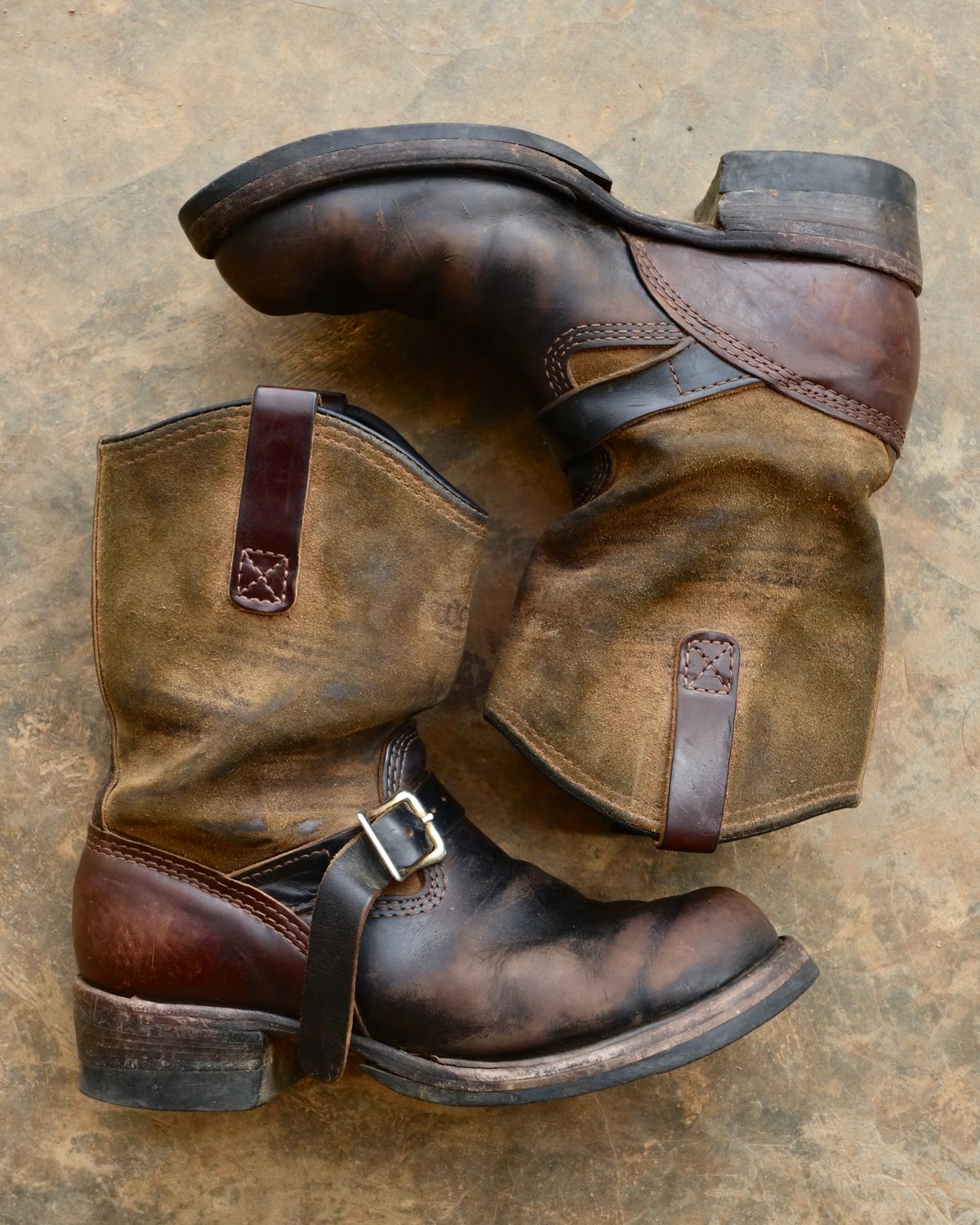 Photo by reothich on March 2, 2026 of the Wesco Morrison in Horween Black Chromexcel Horsehide & Horween Brown Chromexcel Horsehide.