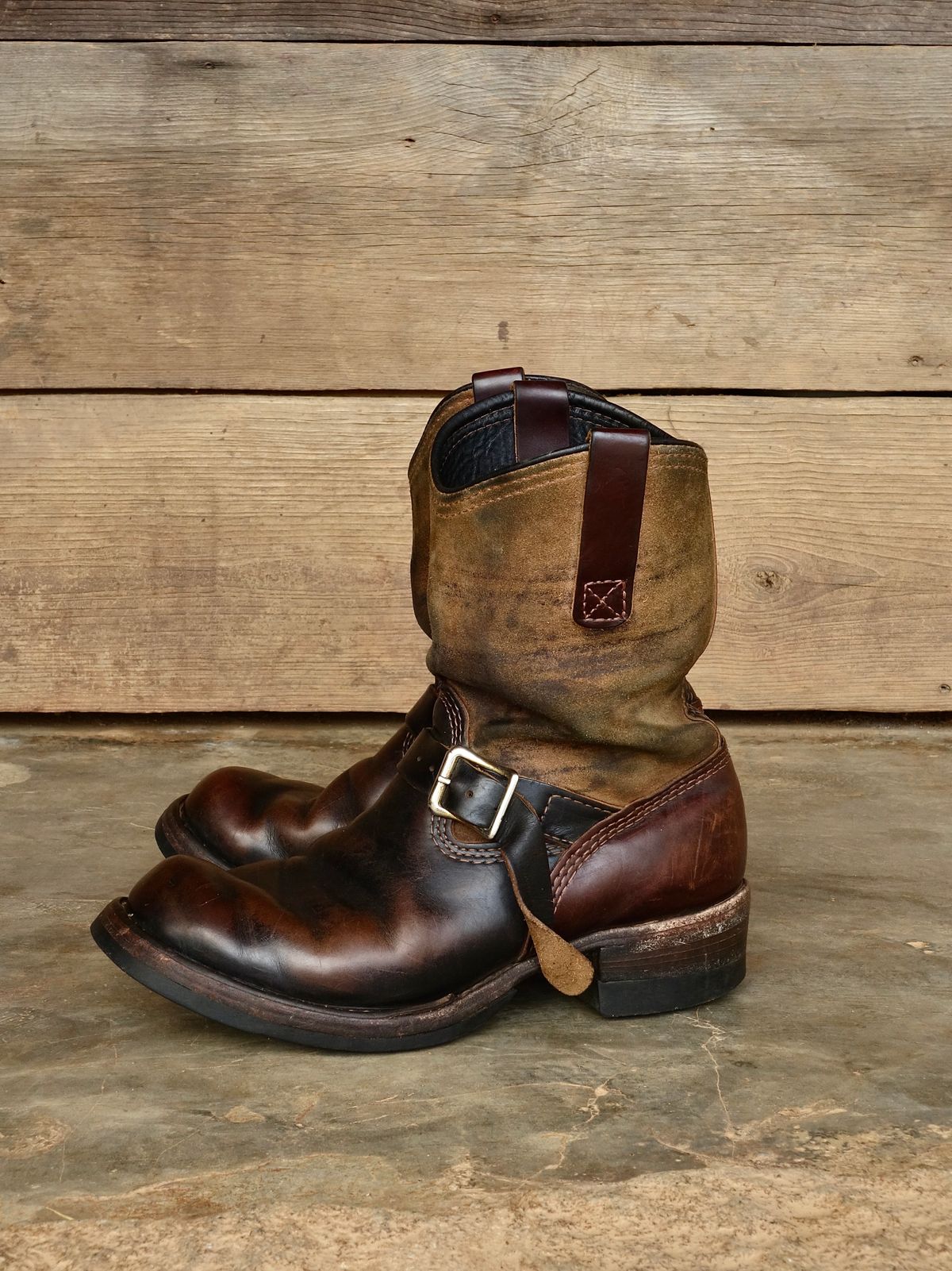 Photo by reothich on March 31, 2026 of the Wesco Morrison in Horween Black Chromexcel Horsehide & Horween Brown Chromexcel Horsehide.