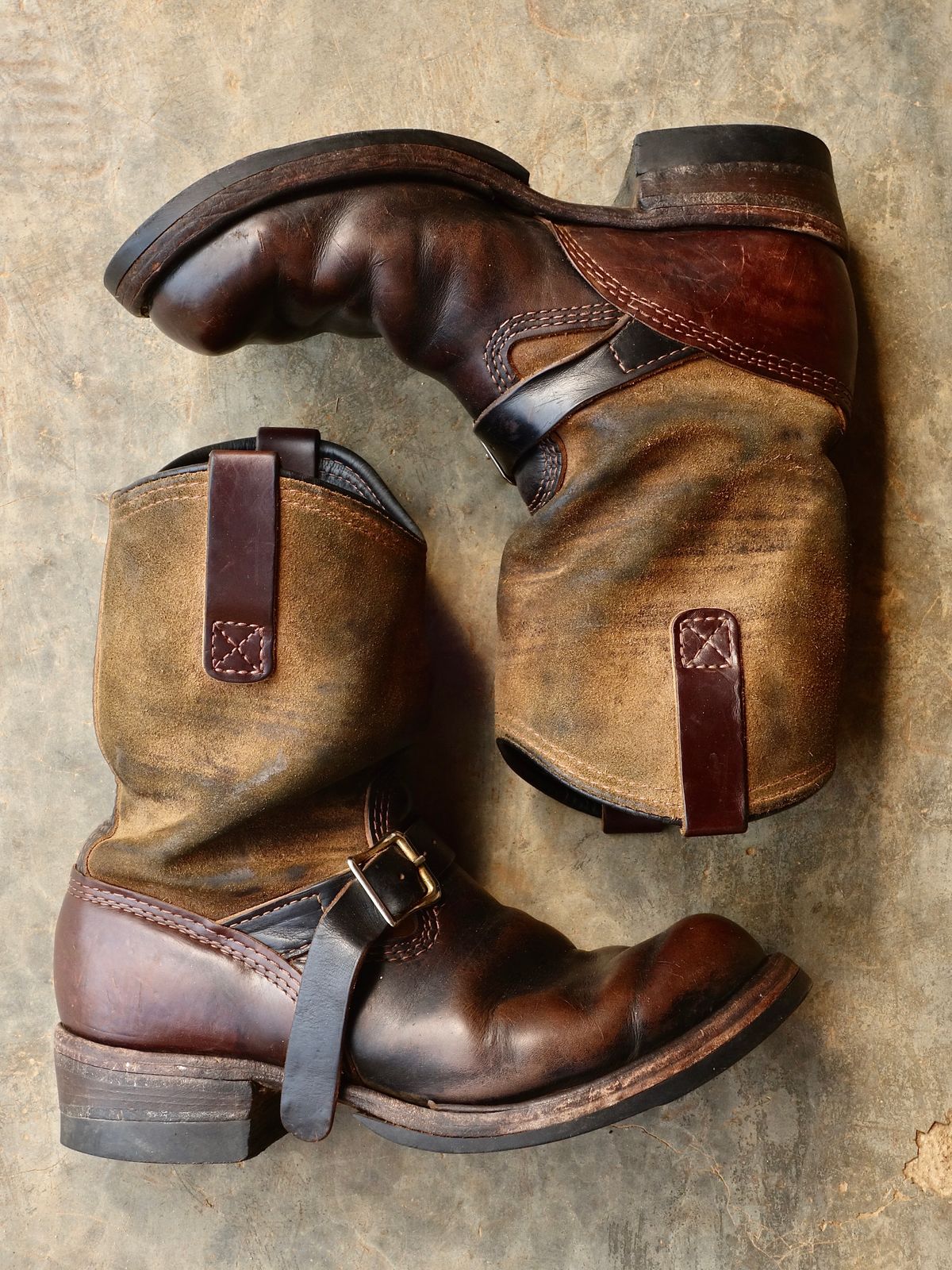 Photo by reothich on March 31, 2026 of the Wesco Morrison in Horween Black Chromexcel Horsehide & Horween Brown Chromexcel Horsehide.