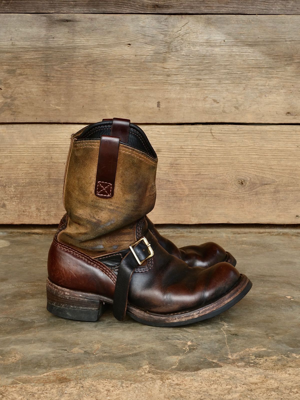 Photo by reothich on March 31, 2026 of the Wesco Morrison in Horween Black Chromexcel Horsehide & Horween Brown Chromexcel Horsehide.
