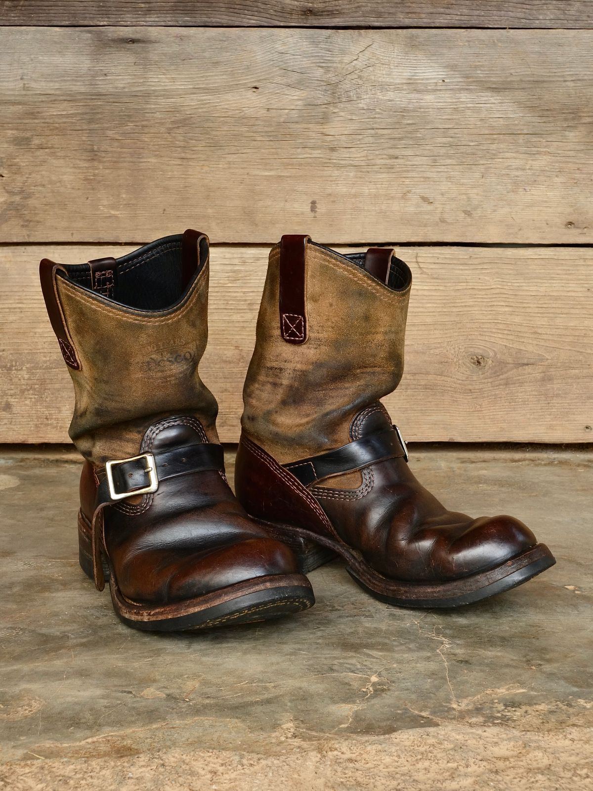 Photo by reothich on March 31, 2026 of the Wesco Morrison in Horween Black Chromexcel Horsehide & Horween Brown Chromexcel Horsehide.