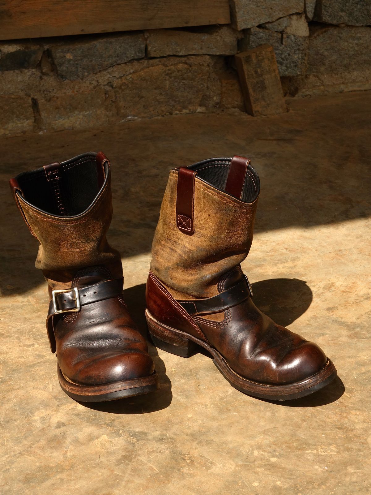 Photo by reothich on March 31, 2026 of the Wesco Morrison in Horween Black Chromexcel Horsehide & Horween Brown Chromexcel Horsehide.