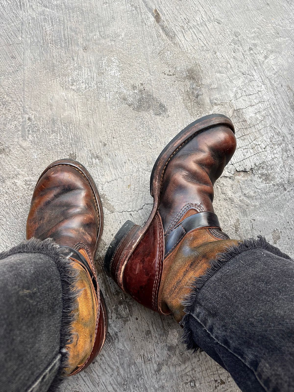 Photo by reothich on April 5, 2026 of the Wesco Morrison in Horween Black Chromexcel Horsehide & Horween Brown Chromexcel Horsehide.
