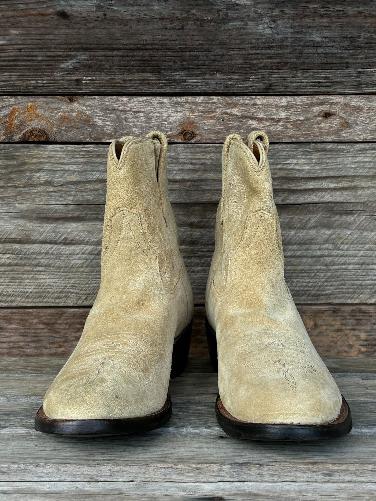 Photo by reothich on October 1, 2024 of the Rios of Mercedes Cowboy Boots in Lickety Split.