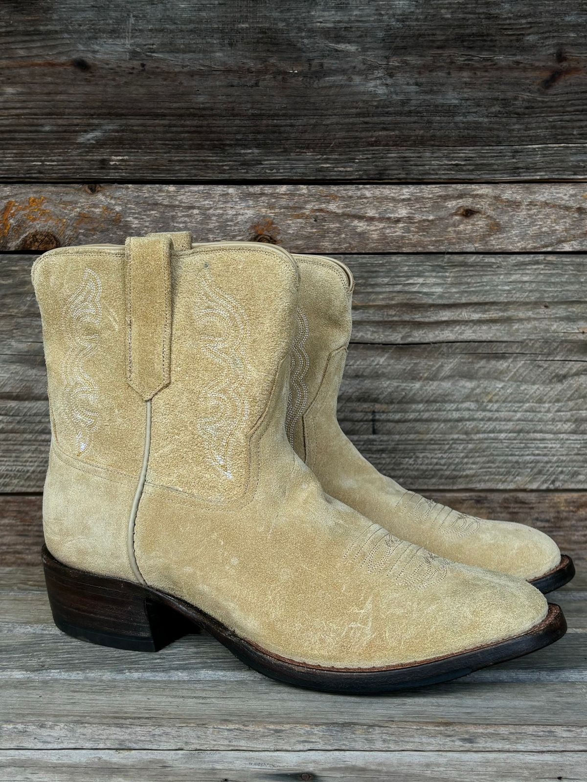 Photo by reothich on October 1, 2024 of the Rios of Mercedes Cowboy Boots in Lickety Split.