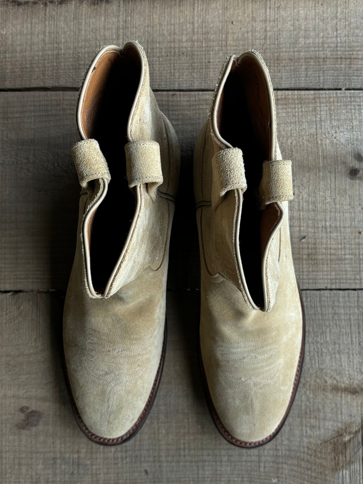 Photo by reothich on October 1, 2024 of the Rios of Mercedes Cowboy Boots in Lickety Split.
