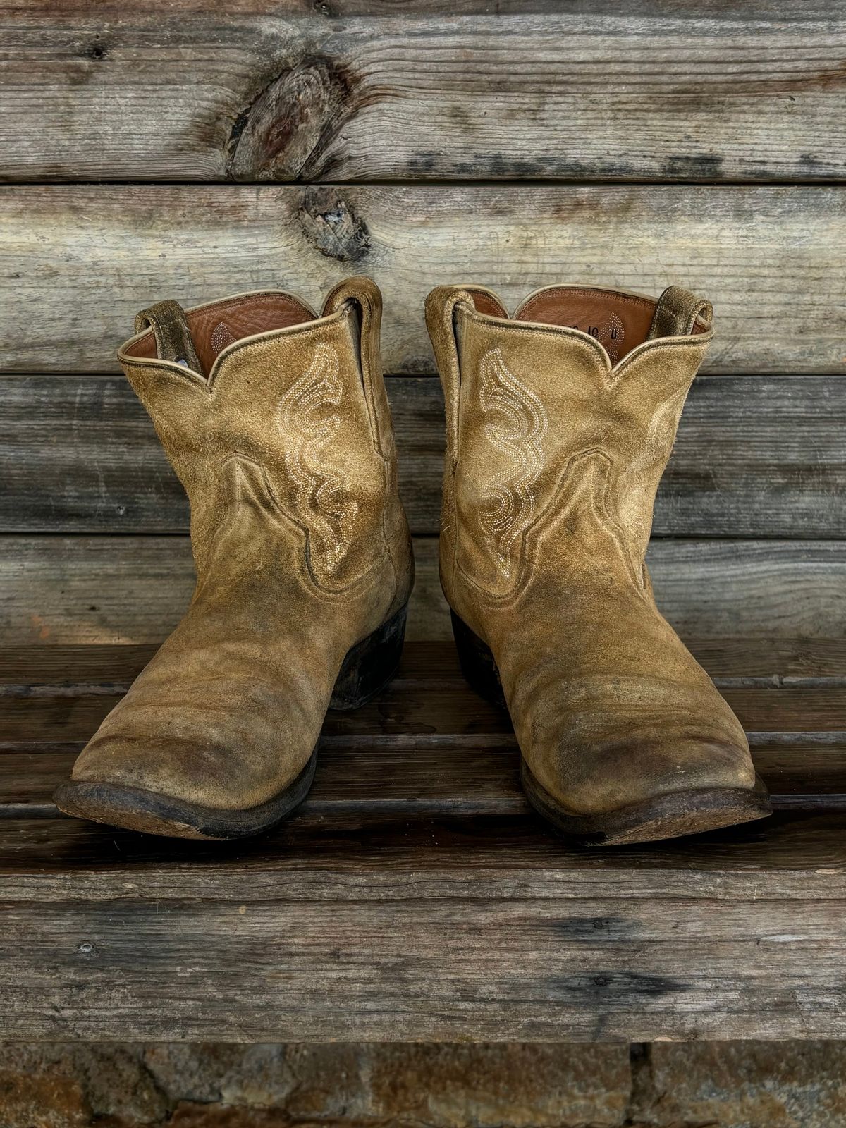 Photo by reothich on November 3, 2024 of the Rios of Mercedes Cowboy Boots in Lickety Split.