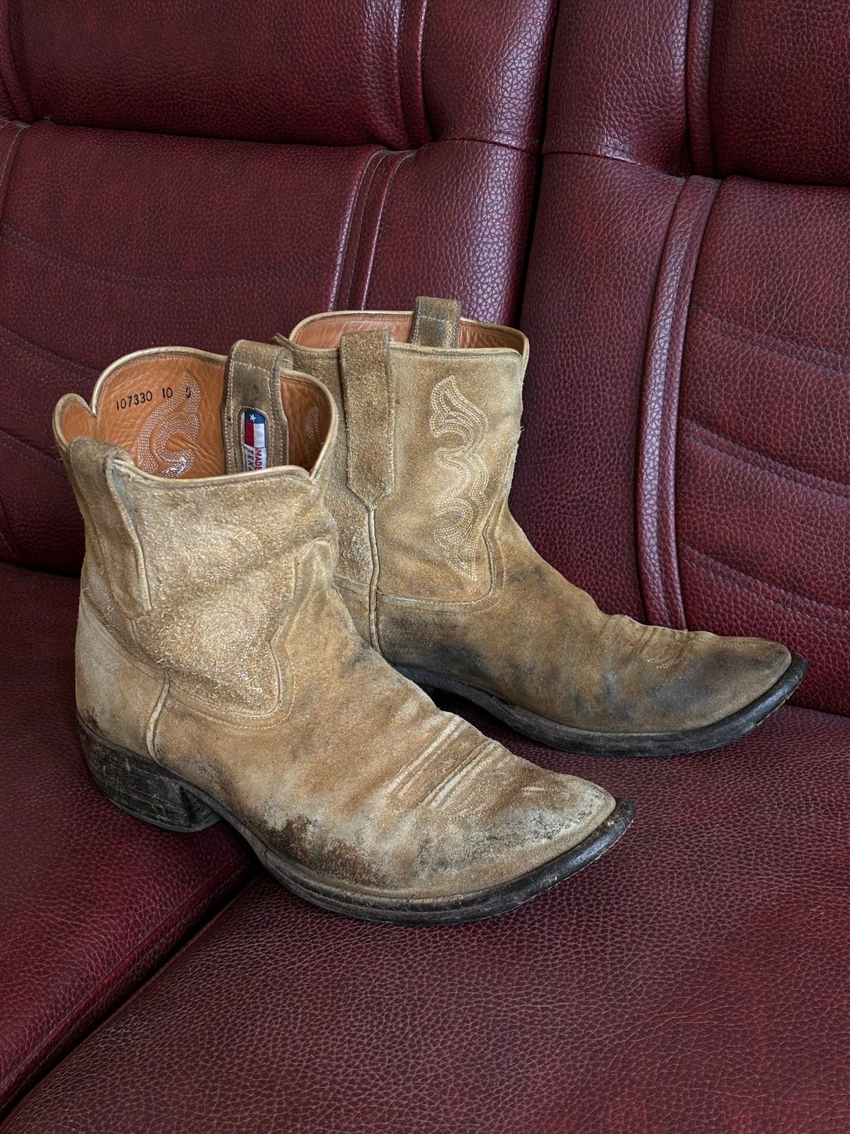 Photo by reothich on January 11, 2025 of the Rios of Mercedes Cowboy Boots in Lickety Split.