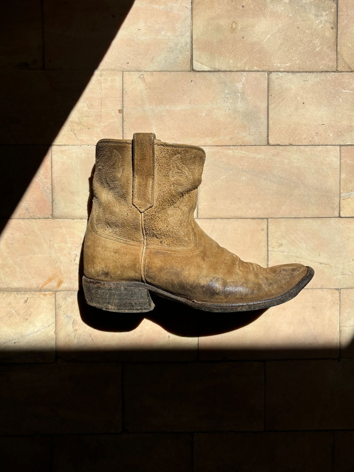 Photo by reothich on February 14, 2025 of the Rios of Mercedes Cowboy Boots in Lickety Split.