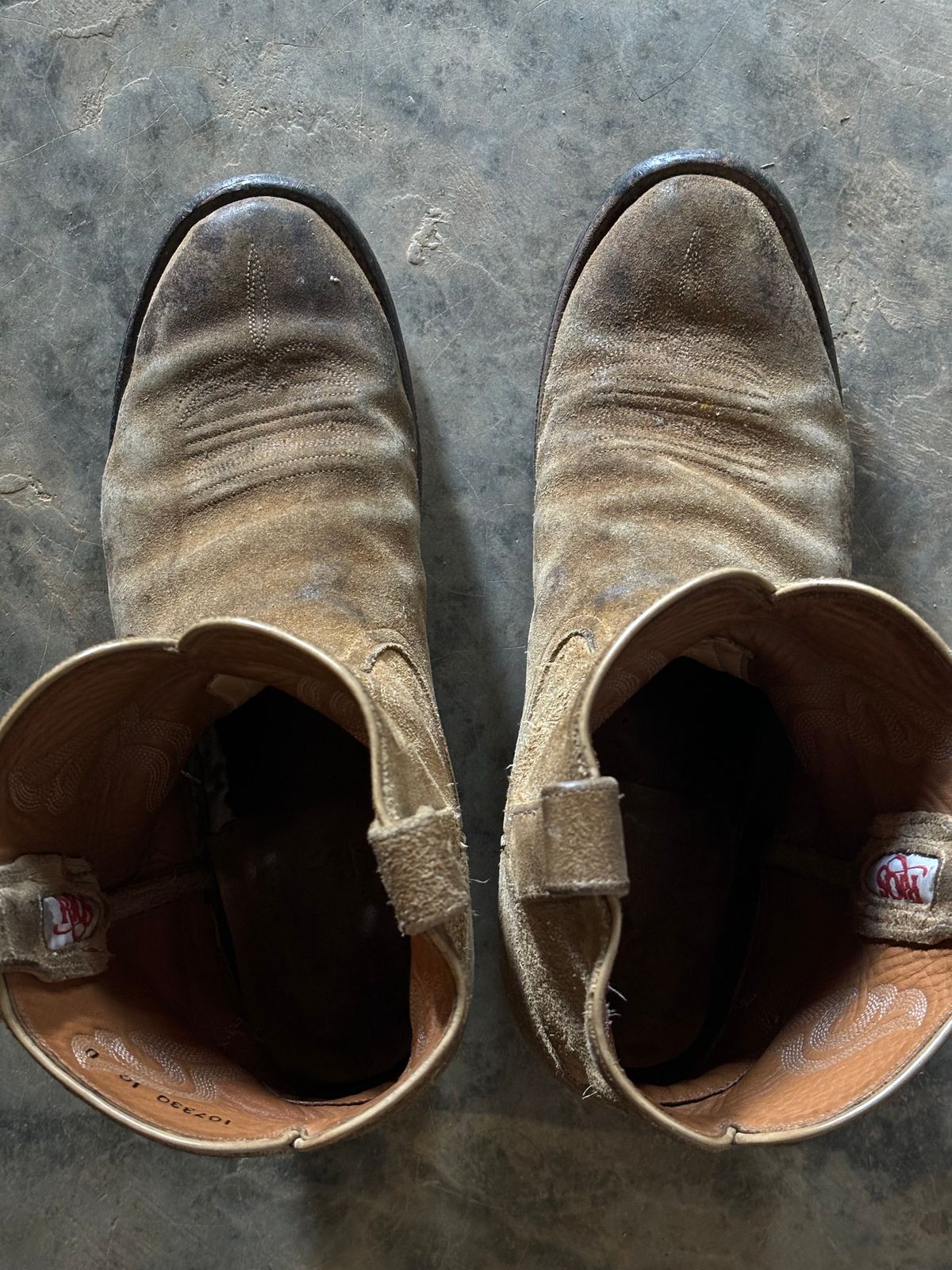Photo by reothich on February 20, 2025 of the Rios of Mercedes Cowboy Boots in Lickety Split.
