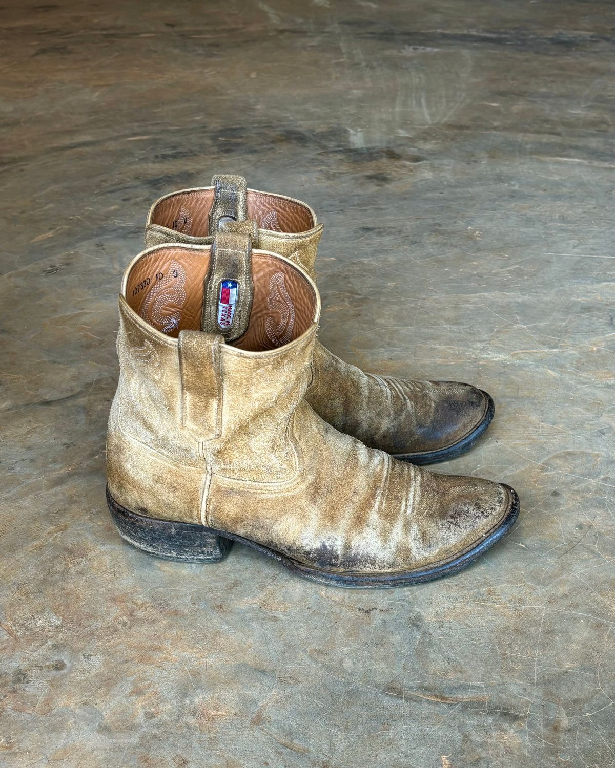Photo by reothich on March 2, 2025 of the Rios of Mercedes Cowboy Boots in Lickety Split.