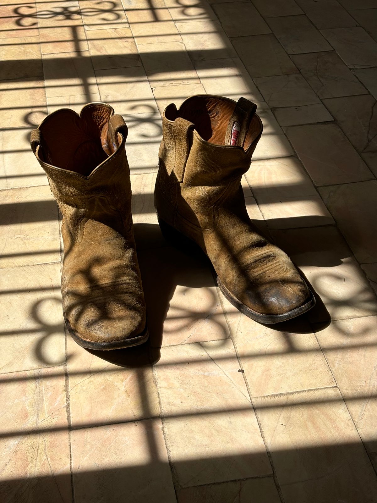 Photo by reothich on March 14, 2025 of the Rios of Mercedes Cowboy Boots in Lickety Split.