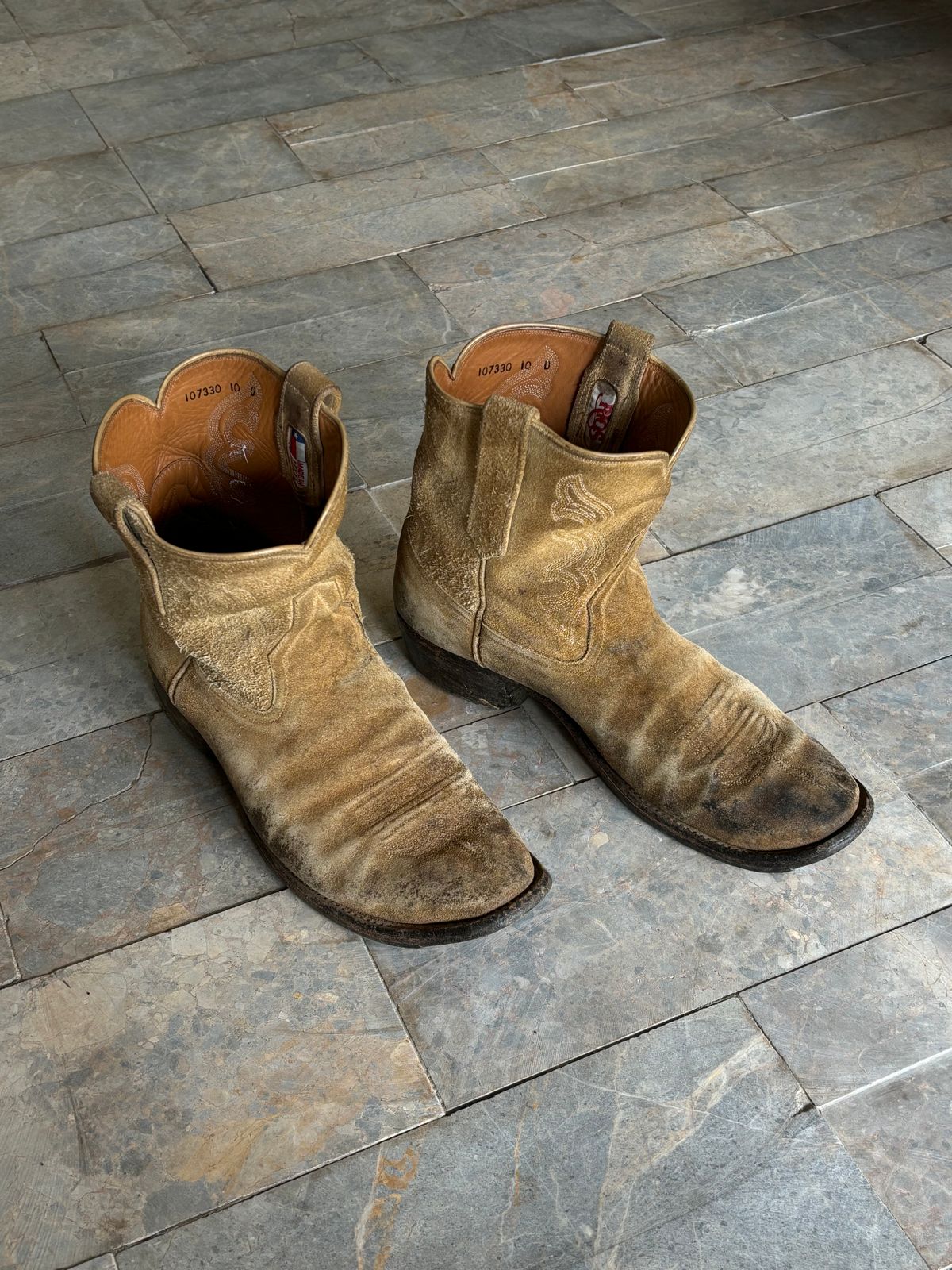 Photo by reothich on March 22, 2025 of the Rios of Mercedes Cowboy Boots in Lickety Split.