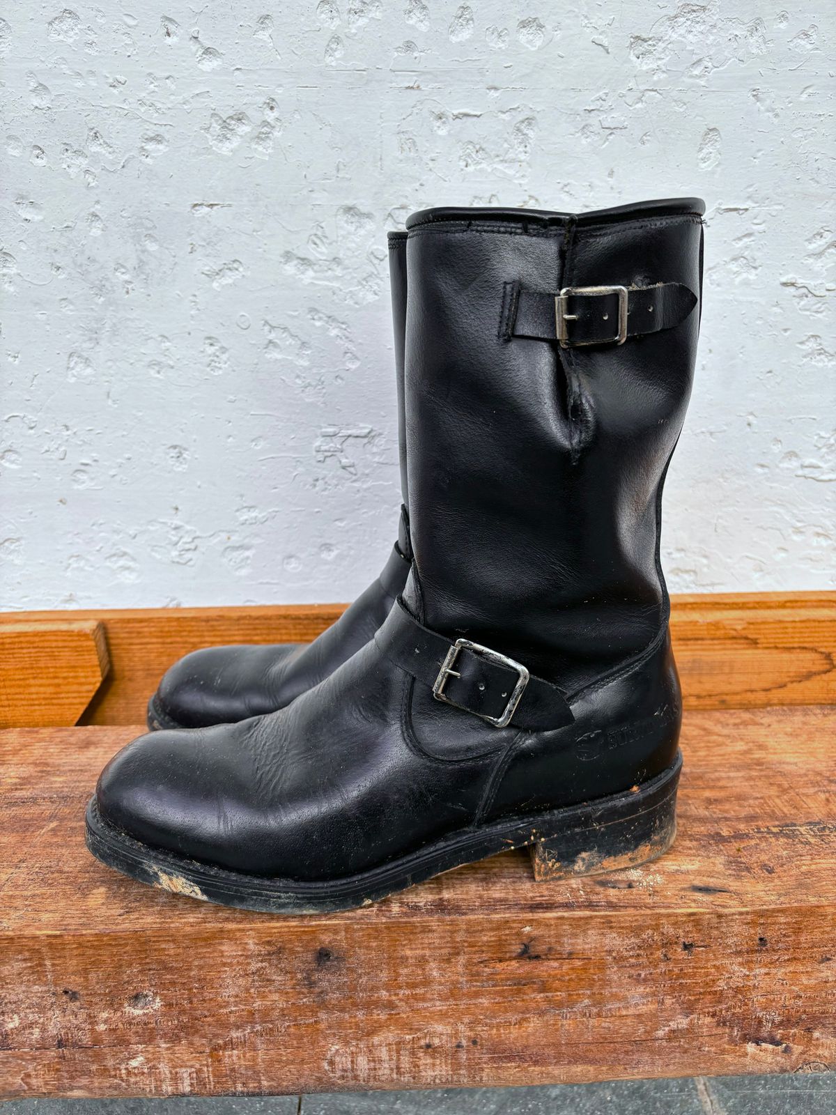 Photo by reothich on November 5, 2023 of the Herman Survivor Engineer Boots in Black Leather.