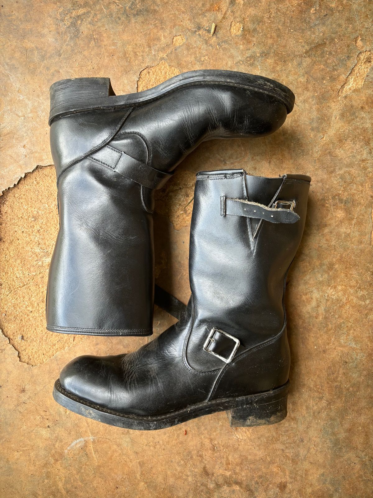 Photo by reothich on December 6, 2023 of the Herman Survivor Engineer Boots in Black Leather.