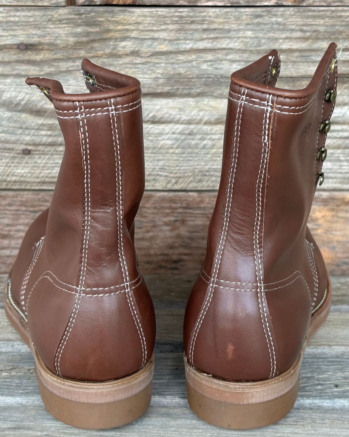 Photo by reothich on October 6, 2024 of the Walker Golden Retriever 984 in Brown Leather.