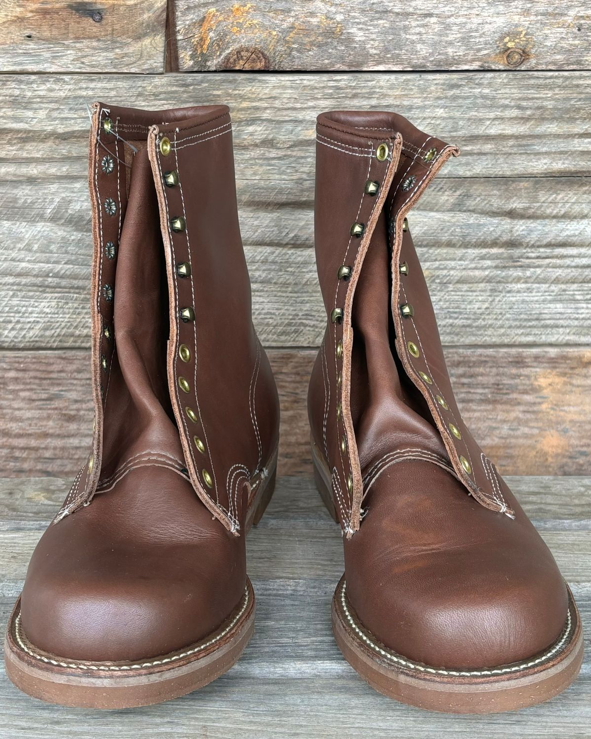 Photo by reothich on October 6, 2024 of the Walker Golden Retriever 984 in Brown Leather.