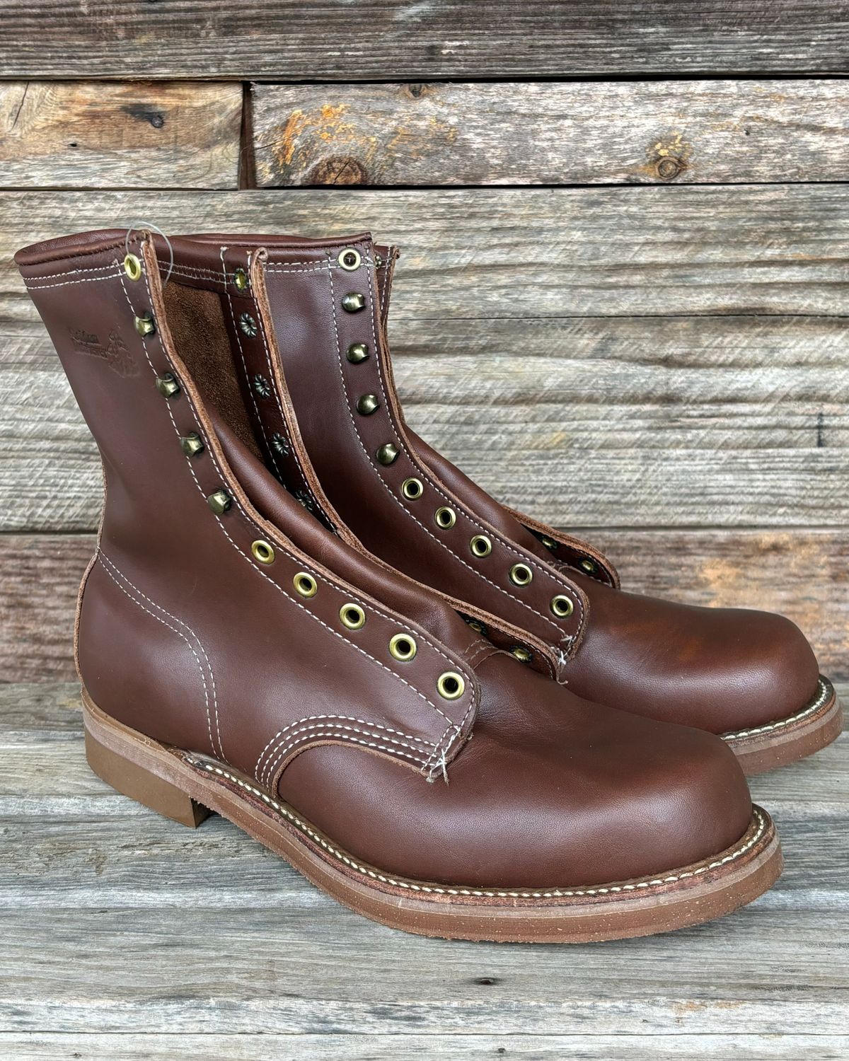 Photo by reothich on October 6, 2024 of the Walker Golden Retriever 984 in Brown Leather.