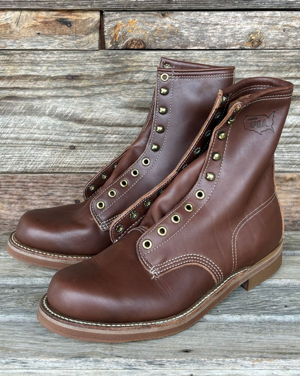 Photo by reothich on October 6, 2024 of the Walker Golden Retriever 984 in Brown Leather.