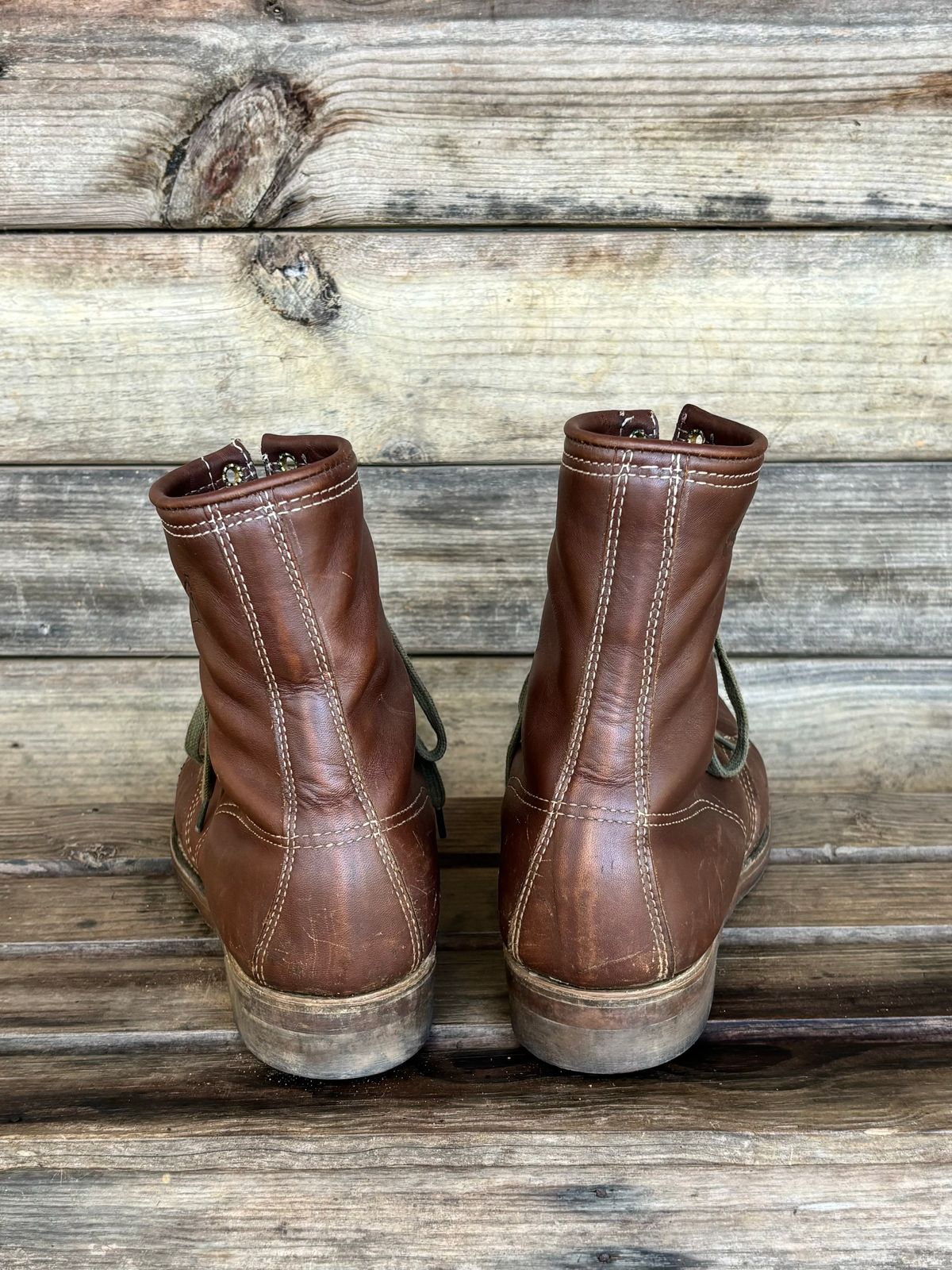 Photo by reothich on November 3, 2024 of the Walker Golden Retriever 984 in Brown Leather.