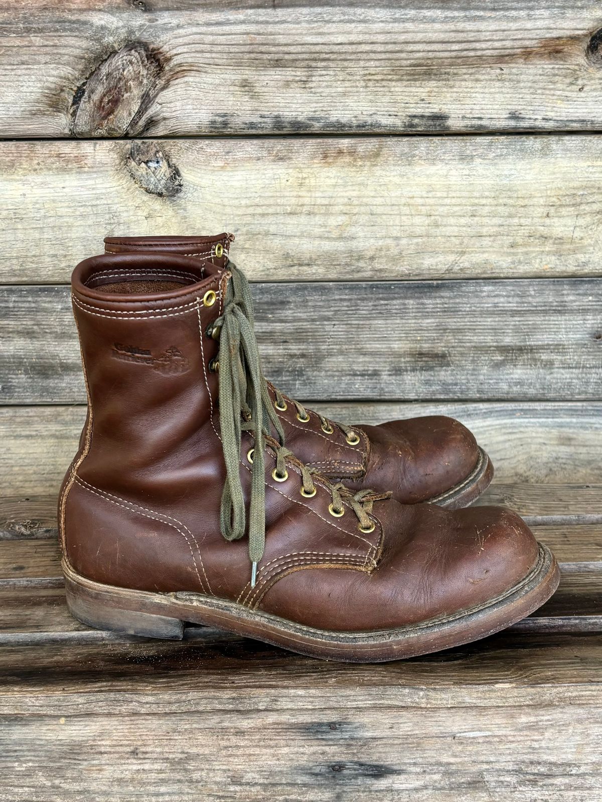 Photo by reothich on November 3, 2024 of the Walker Golden Retriever 984 in Brown Leather.