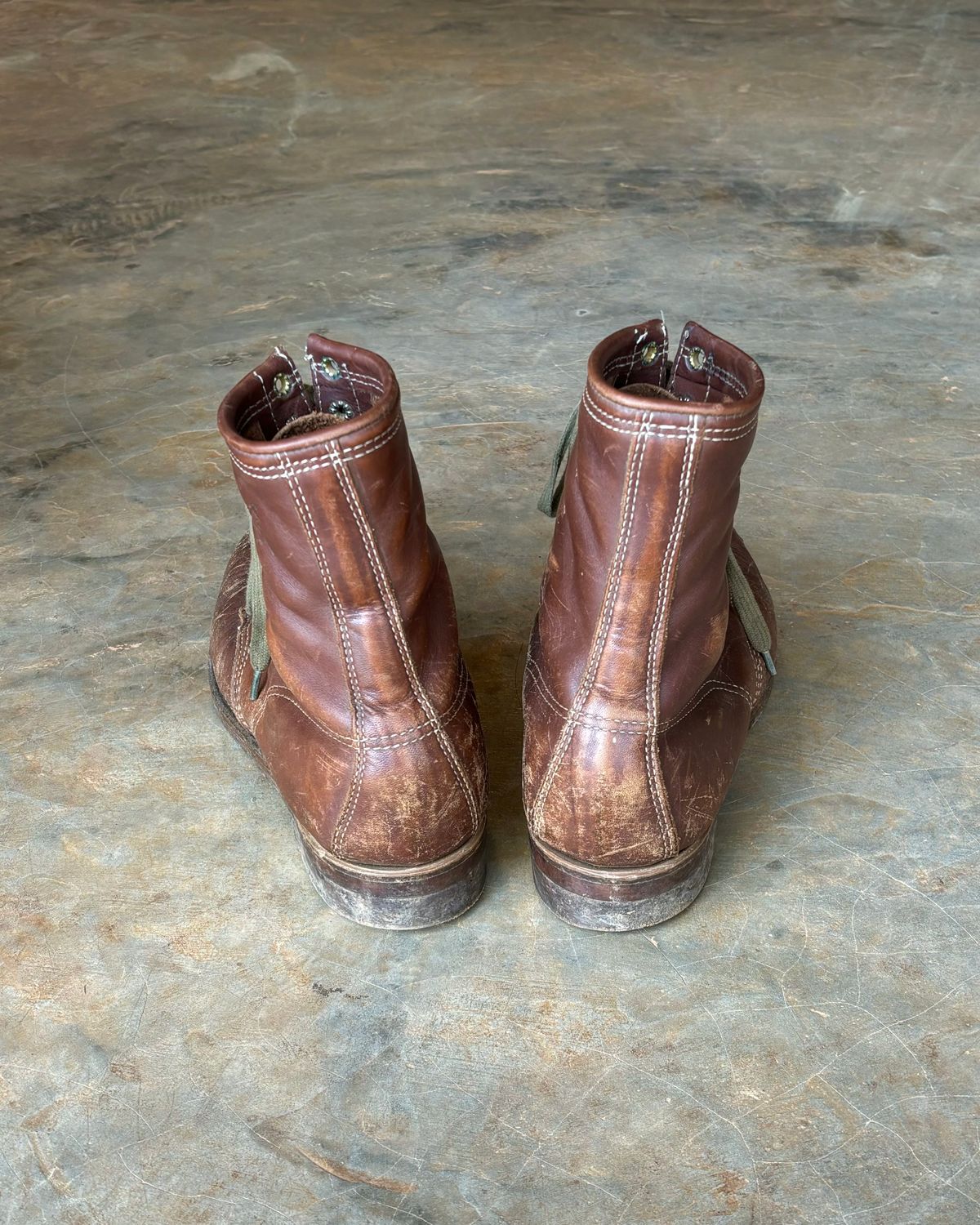 Photo by reothich on March 2, 2025 of the Walker Golden Retriever 984 in Brown Leather.
