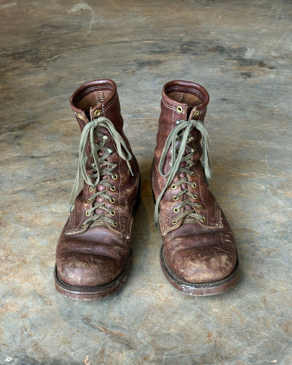 Photo by reothich on March 2, 2025 of the Walker Golden Retriever 984 in Brown Leather.