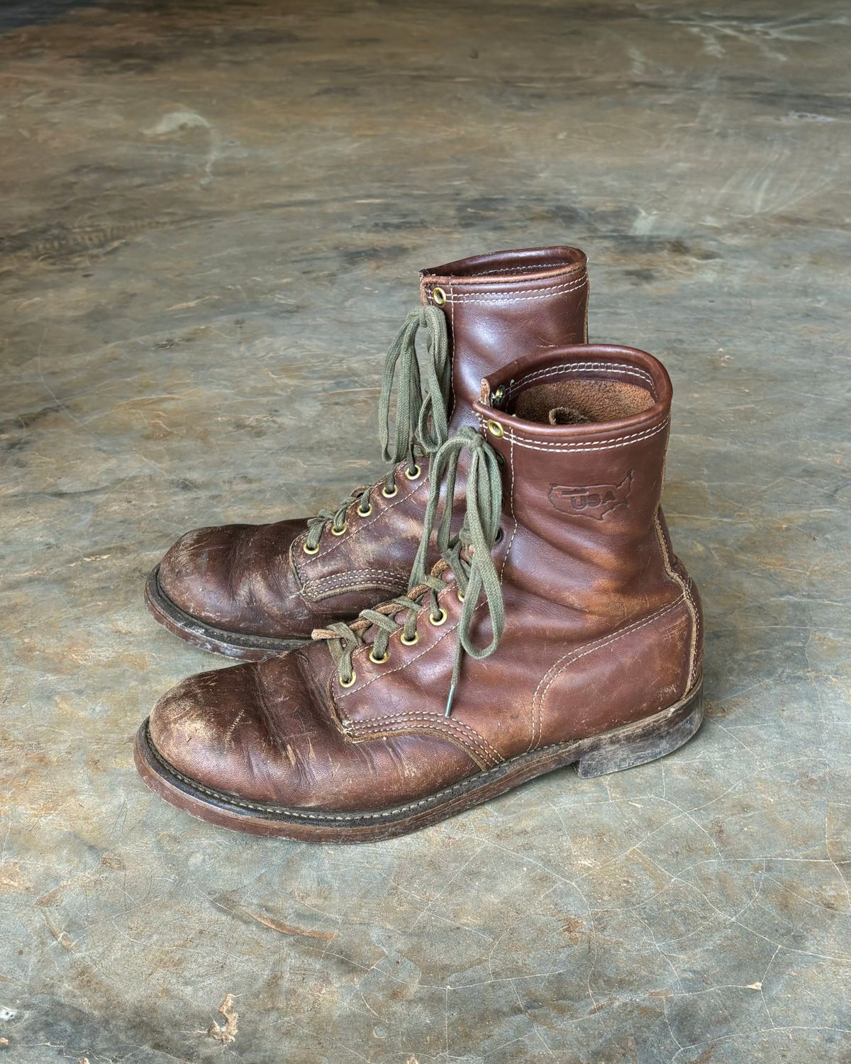 Photo by reothich on March 2, 2025 of the Walker Golden Retriever 984 in Brown Leather.