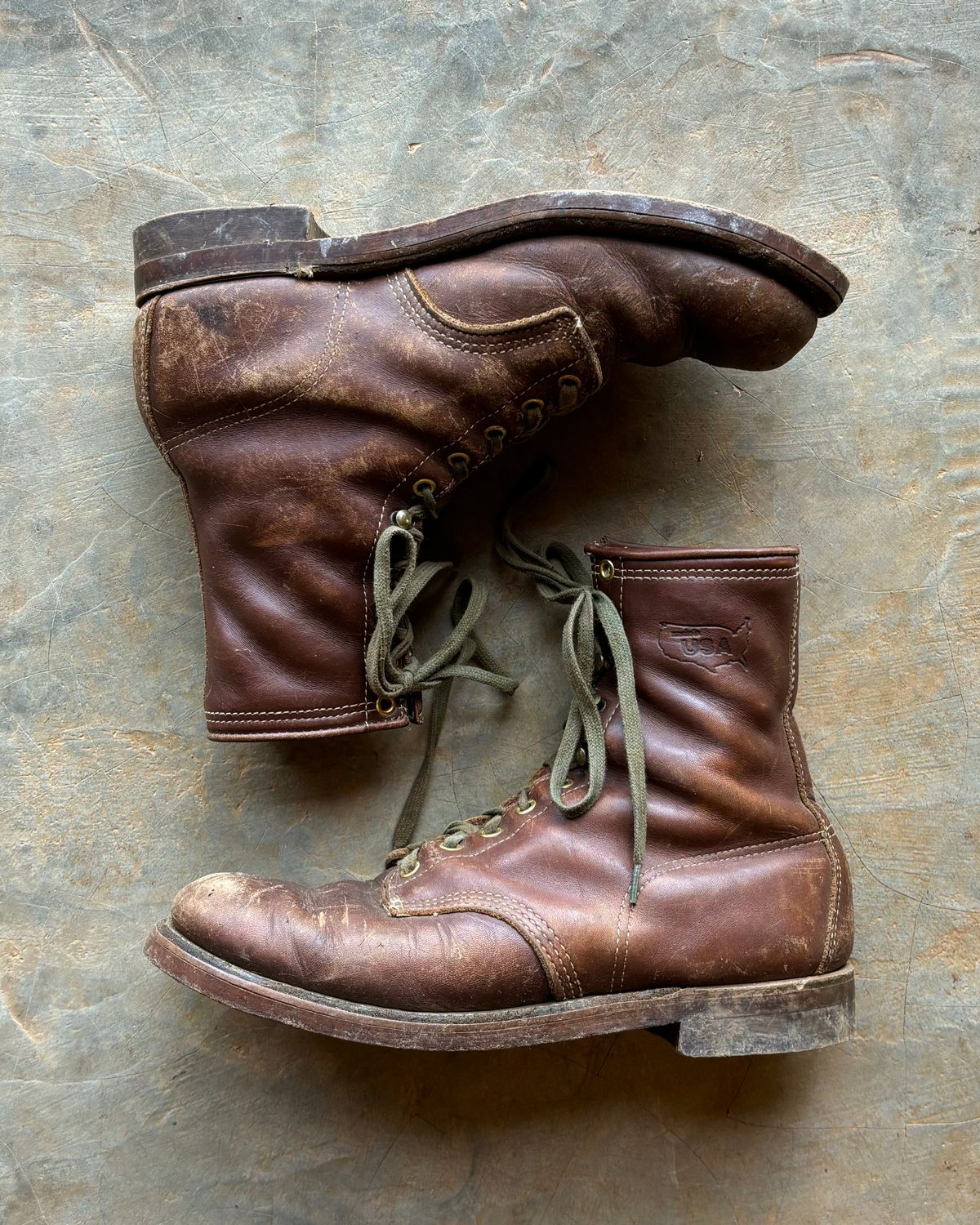 Photo by reothich on March 2, 2025 of the Walker Golden Retriever 984 in Brown Leather.