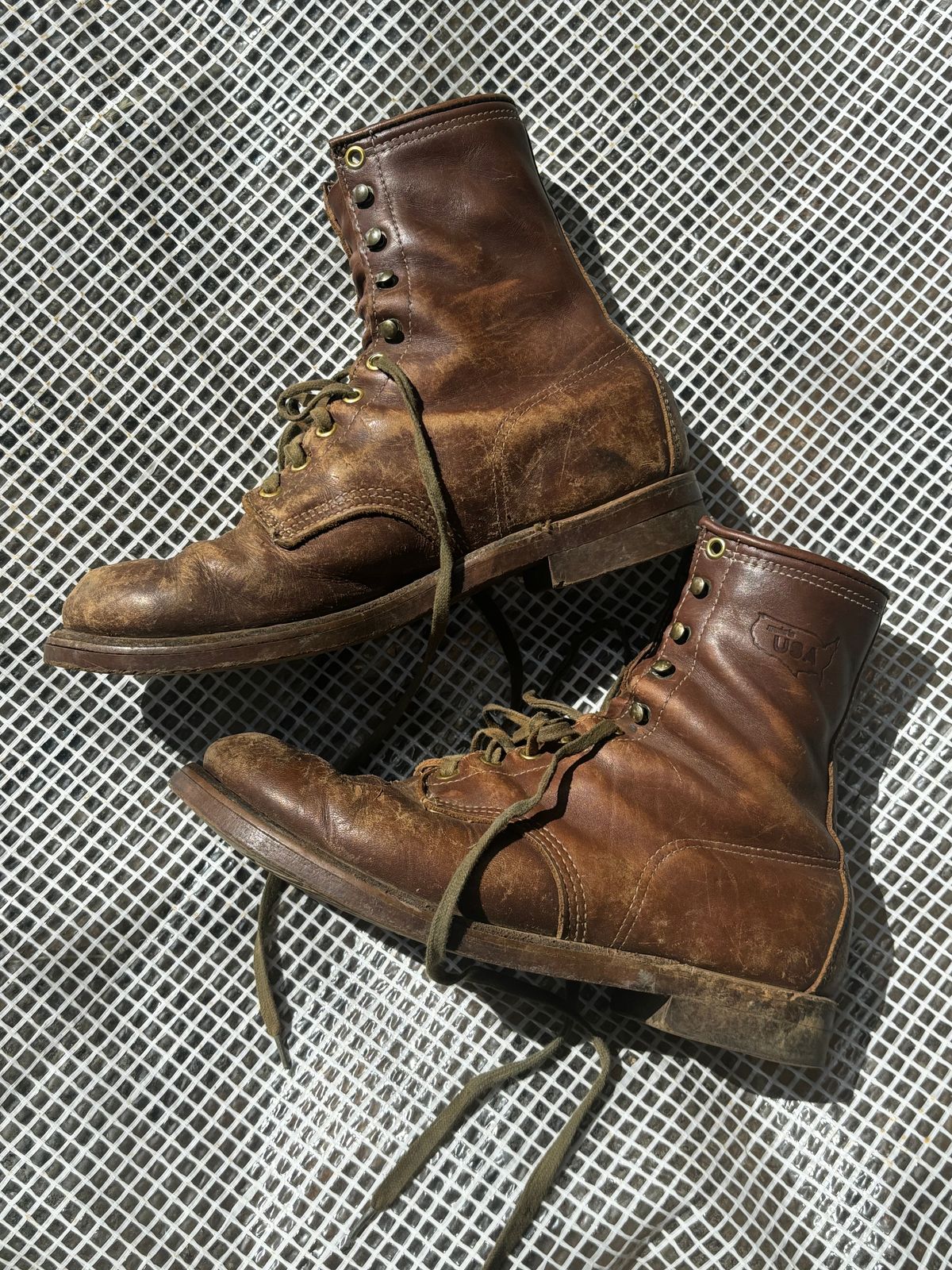 Photo by reothich on March 12, 2025 of the Walker Golden Retriever 984 in Brown Leather.