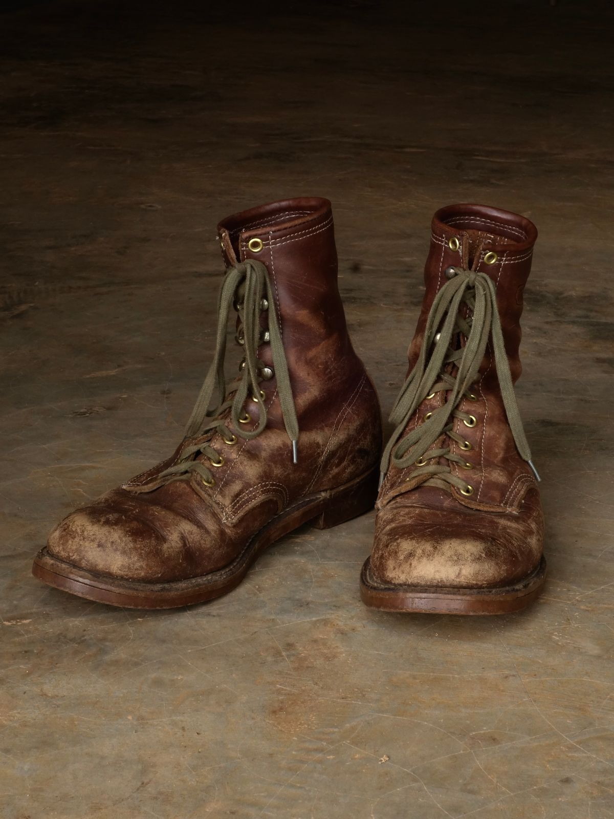 Photo by reothich on March 30, 2025 of the Walker Golden Retriever 984 in Brown Leather.