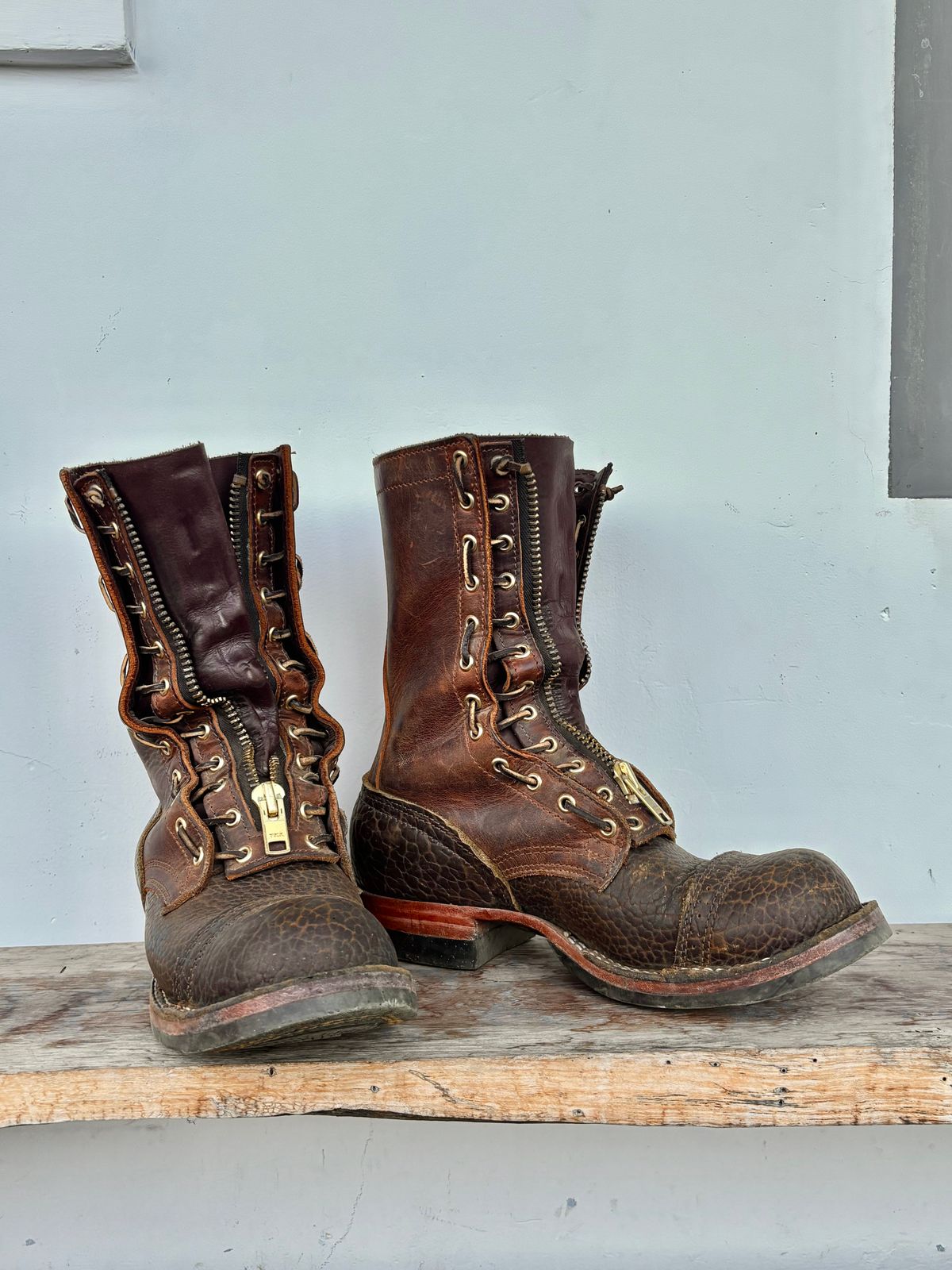 Photo by reothich on April 26, 2026 of the Nicks MTO in Law Tanning Olive Smooth Shruken Bison & Horween Orange Predator.