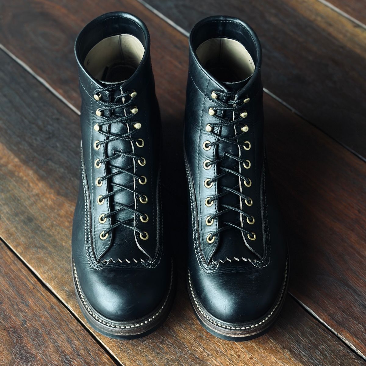 Photo by selvedge.and.boots on January 6, 2024 of the John Lofgren Donkey Puncher Boots in Horween Black Chromexcel.