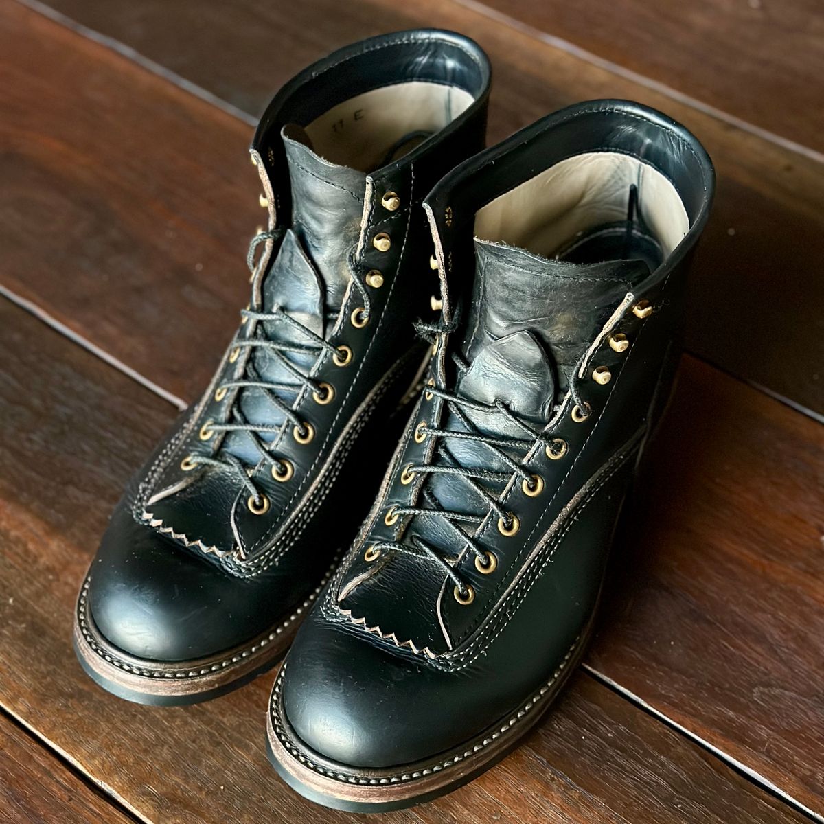 Photo by selvedge.and.boots on September 25, 2024 of the John Lofgren Donkey Puncher Boots in Horween Black Chromexcel.