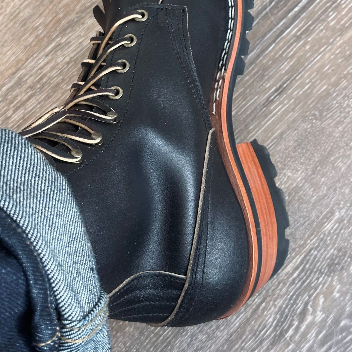 Photo by selvedge.and.boots on January 18, 2024 of the Nicks MTO in Horween Black Waxed Flesh.