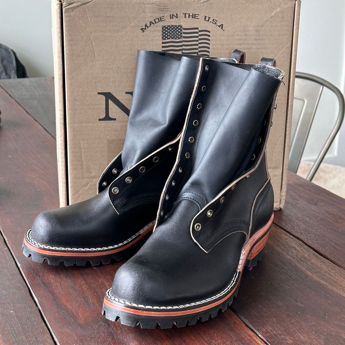 Photo by selvedge.and.boots on January 18, 2024 of the Nicks MTO in Horween Black Waxed Flesh.