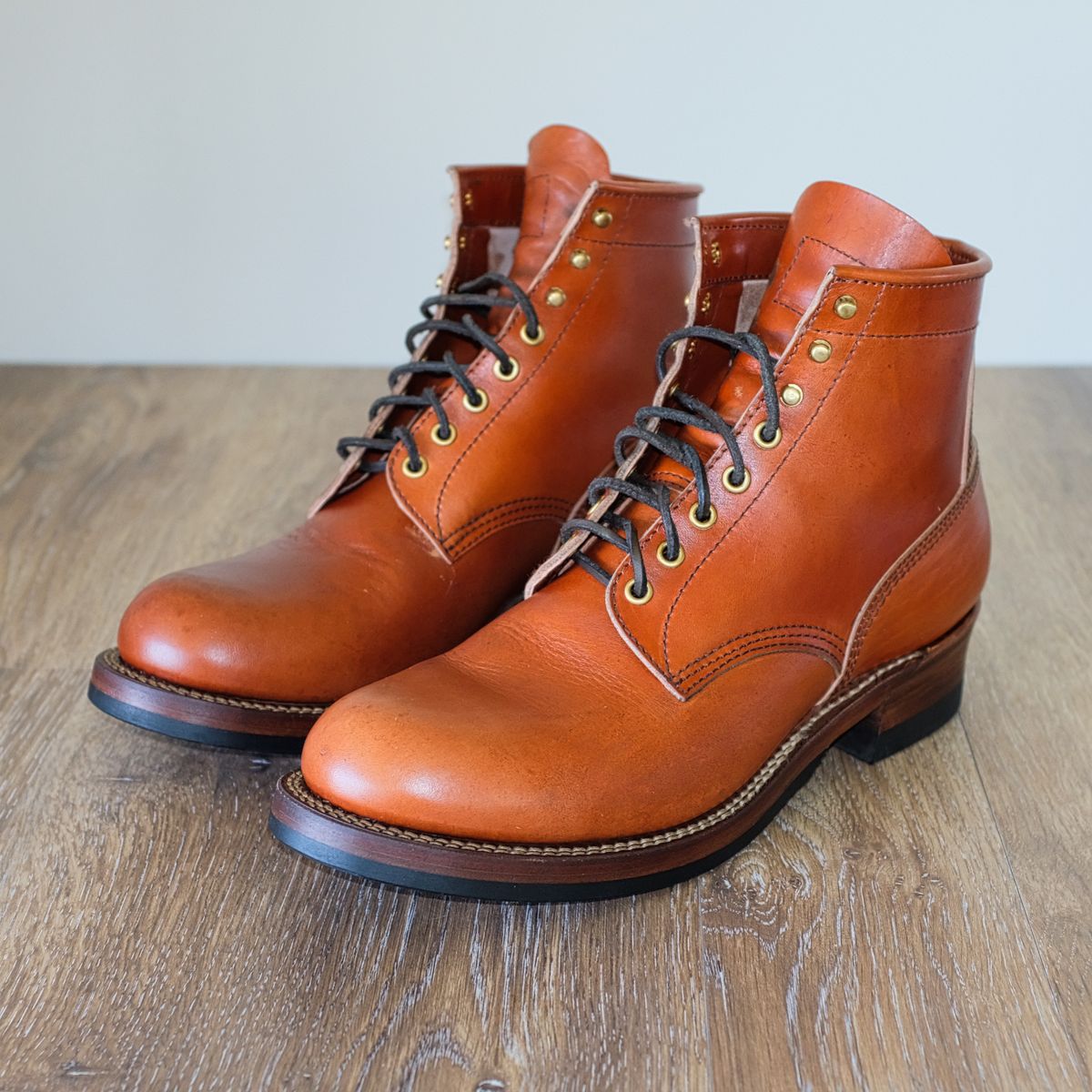 Photo by selvedge.and.boots on October 6, 2024 of the John Lofgren Steel Gang in Shinki Camel Horsebutt.
