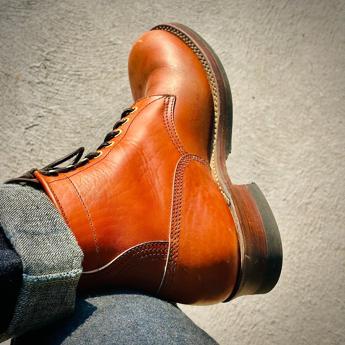Photo by selvedge.and.boots on October 13, 2024 of the John Lofgren Steel Gang in Shinki Camel Horsebutt.