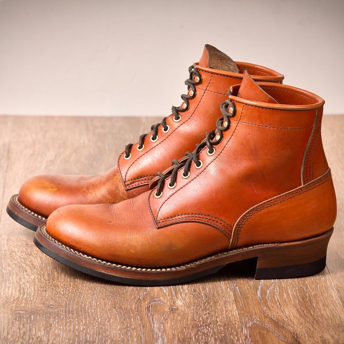 Photo by selvedge.and.boots on November 3, 2024 of the John Lofgren Steel Gang in Shinki Camel Horsebutt.