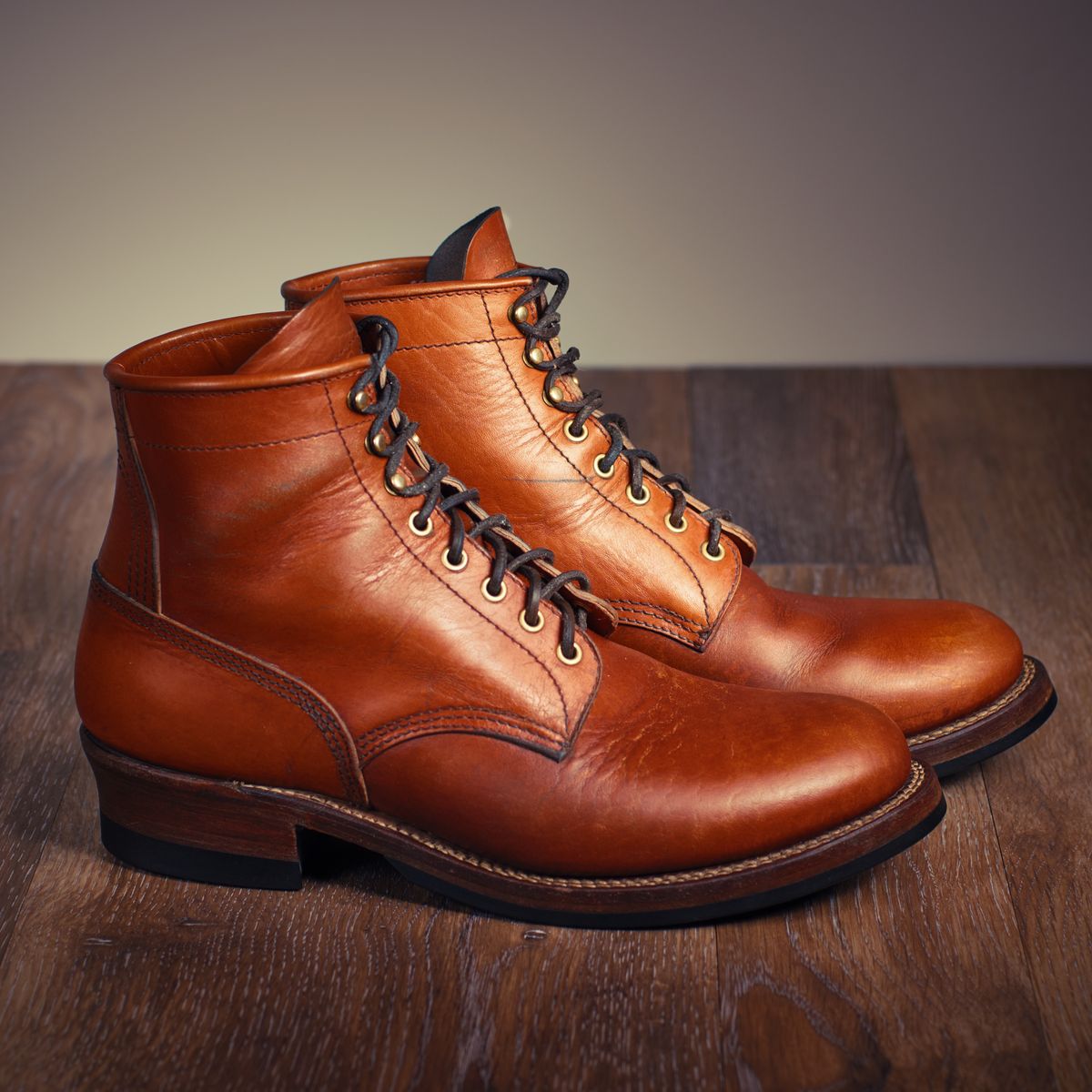 Photo by selvedge.and.boots on December 1, 2024 of the John Lofgren Steel Gang in Shinki Camel Horsebutt.