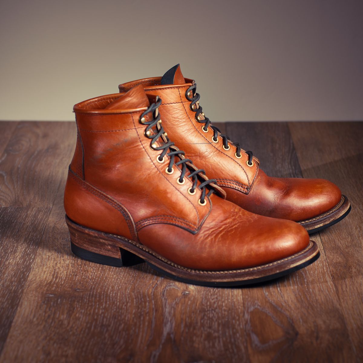 Photo by selvedge.and.boots on January 1, 2025 of the John Lofgren Steel Gang in Shinki Camel Horsebutt.